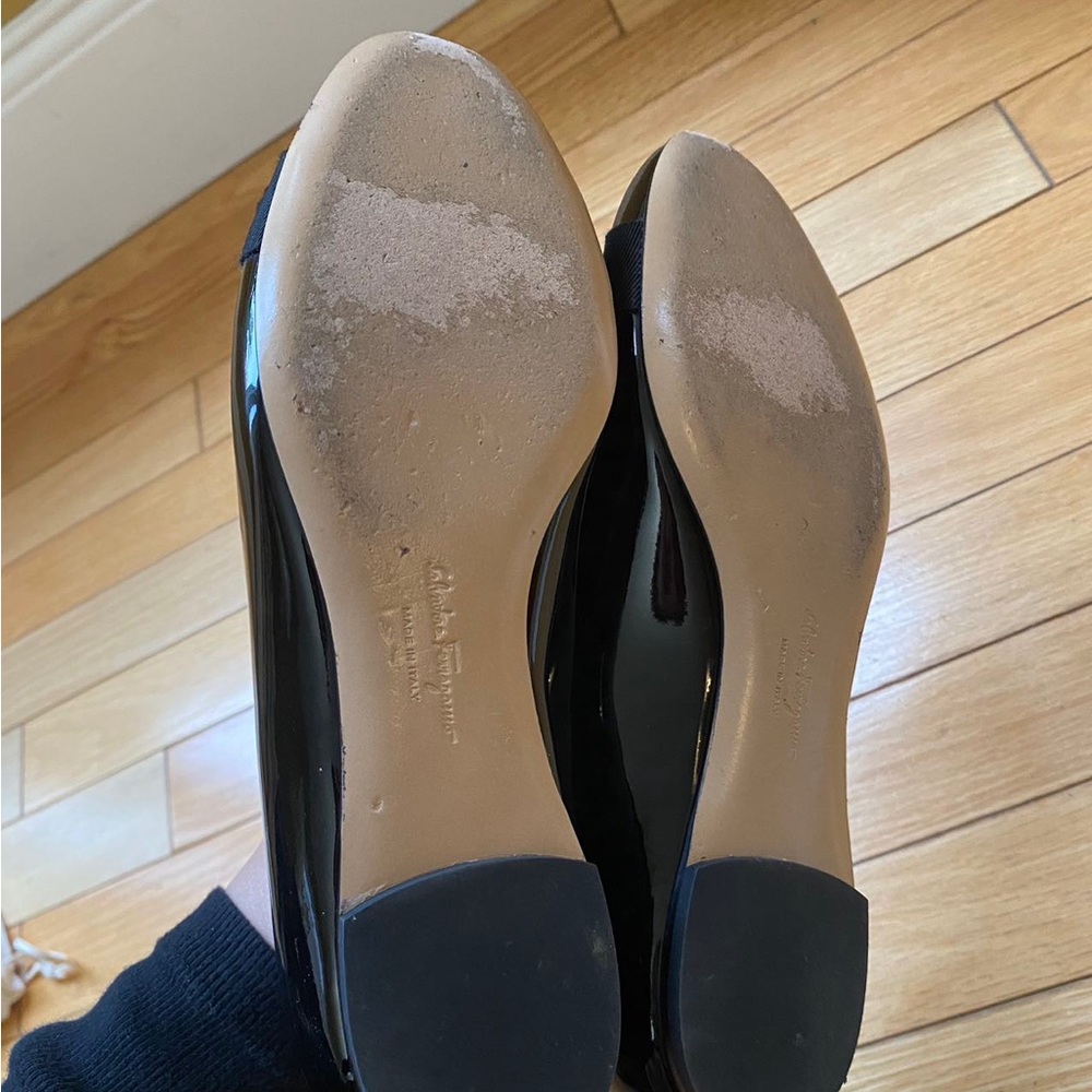 Like new Ferragamo Salvatore Black Patent Leather Vara Bow Ballet Flats - Picture 7 of 7
